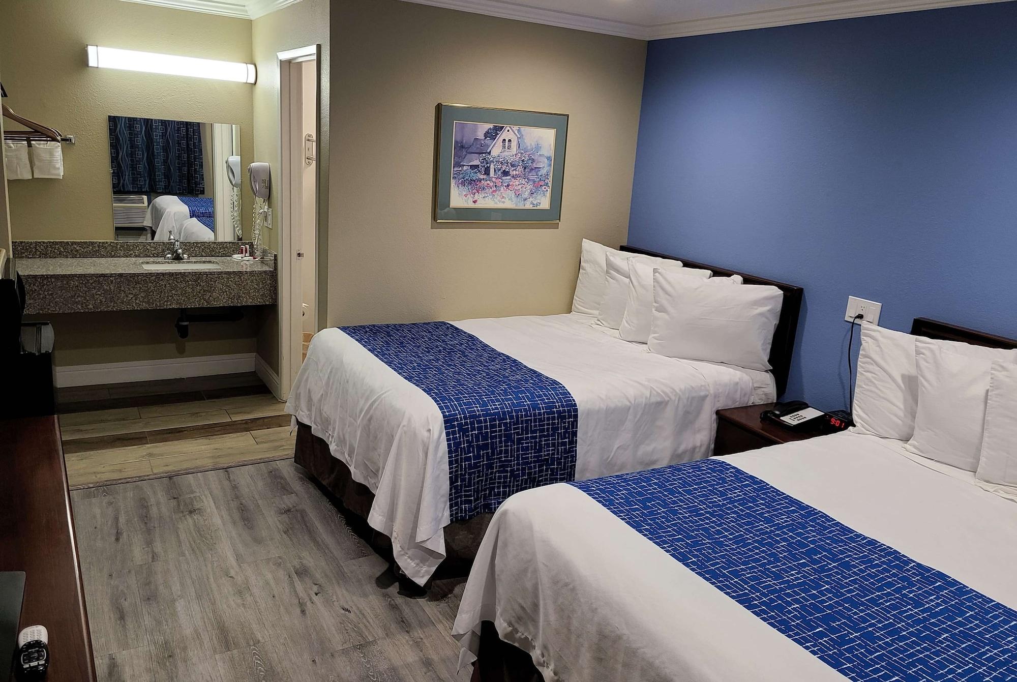 Travelodge By Wyndham קלירלייק מראה חיצוני תמונה