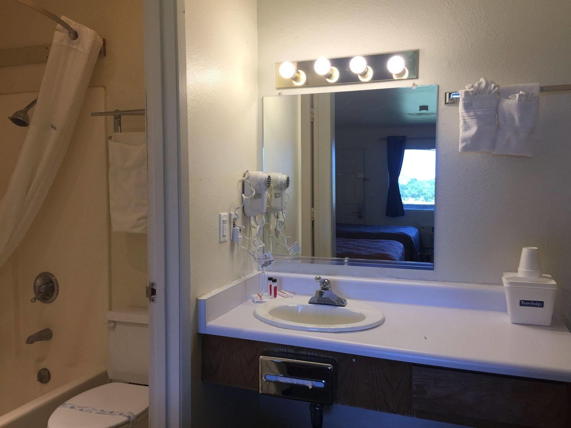 Travelodge By Wyndham קלירלייק מראה חיצוני תמונה